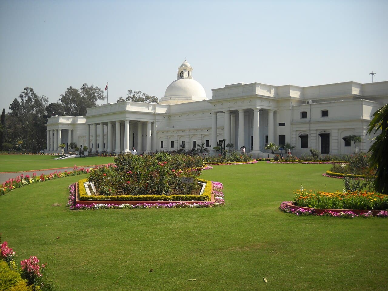IIT Roorkee & Top NITs campus building